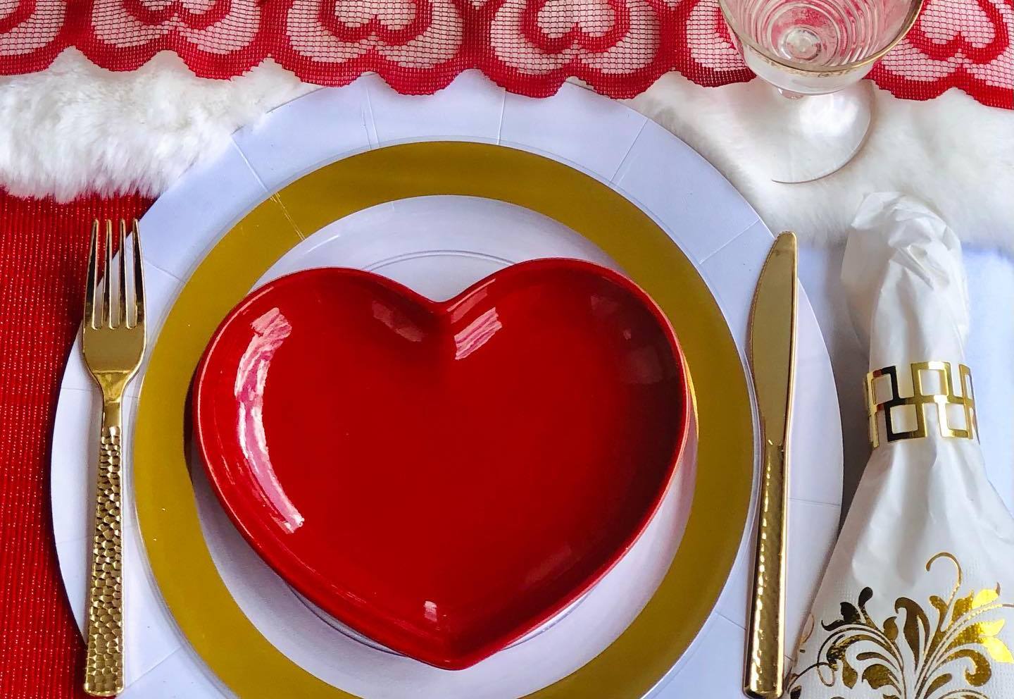 A Symphony of Love: Romantic Valentine's Day Tablescape