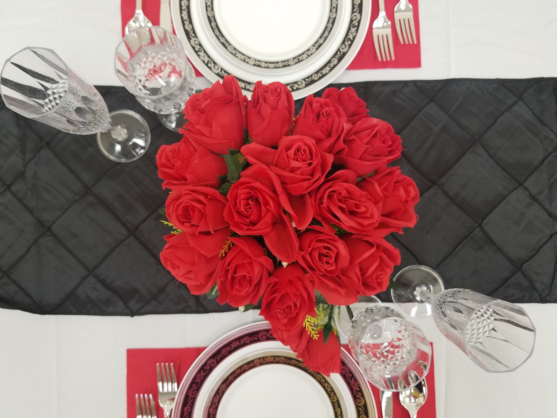The Ultimate Guide to a Romantic and Intimate Valentine's Day Table Setting