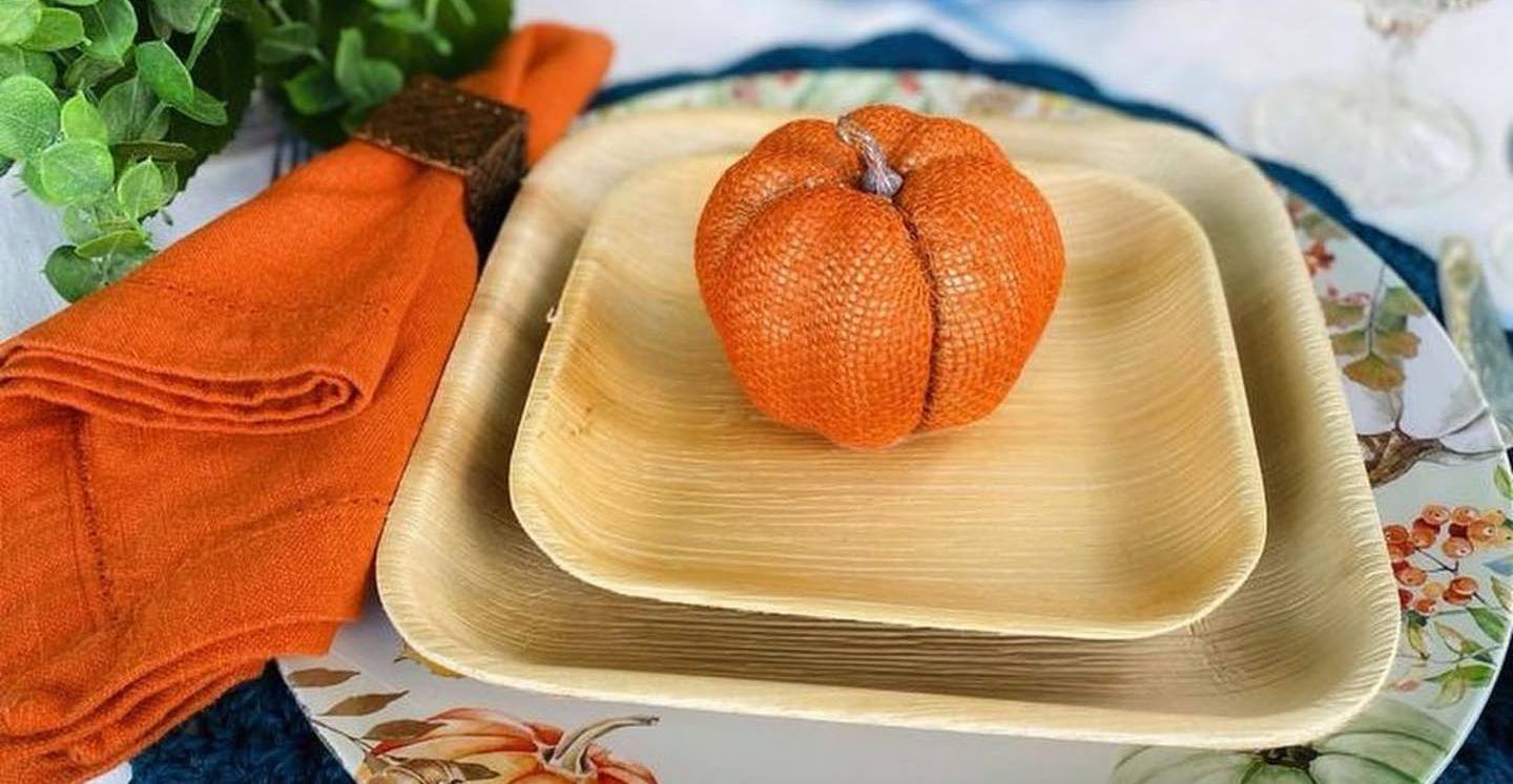 How to Decorate a Thanksgiving Table?
