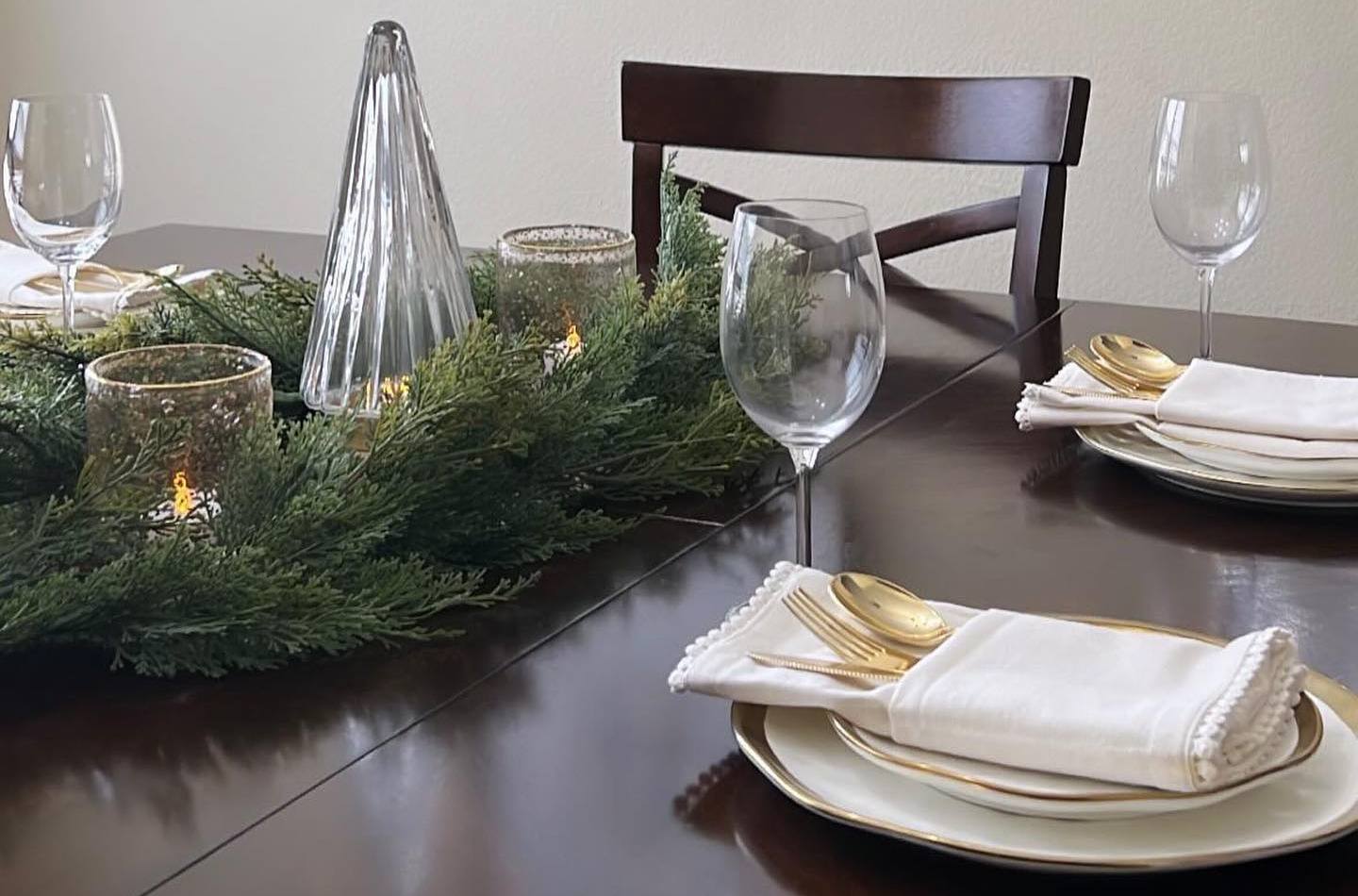 Winter Simplicity: A Minimalist's Guide to Tablescaping