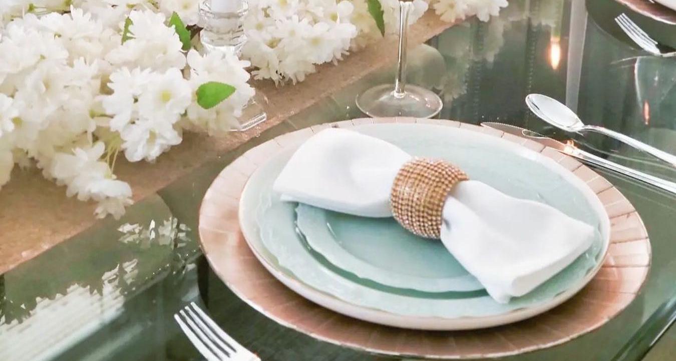 Arrange a Show-Stopping Tablescape with Disposable Dinnerware