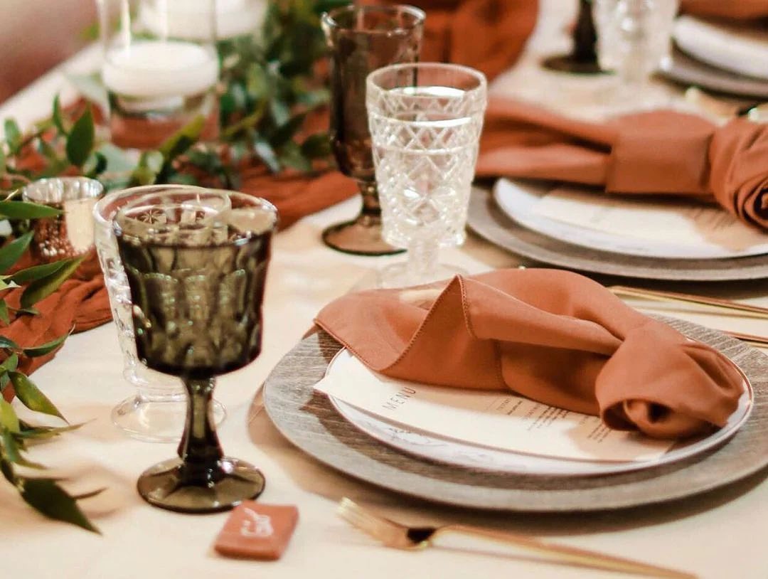 How to Set a Fall Party Table?