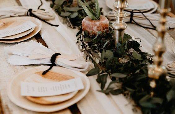 An Easy Guide to Fall Party Table Setting