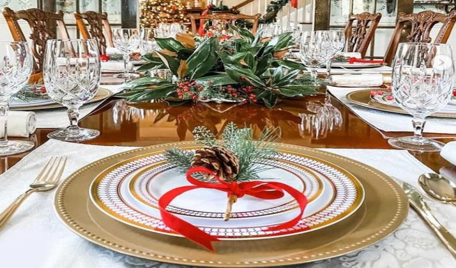 Elegance in Every Detail: Creating a Luxurious Christmas Table Setting