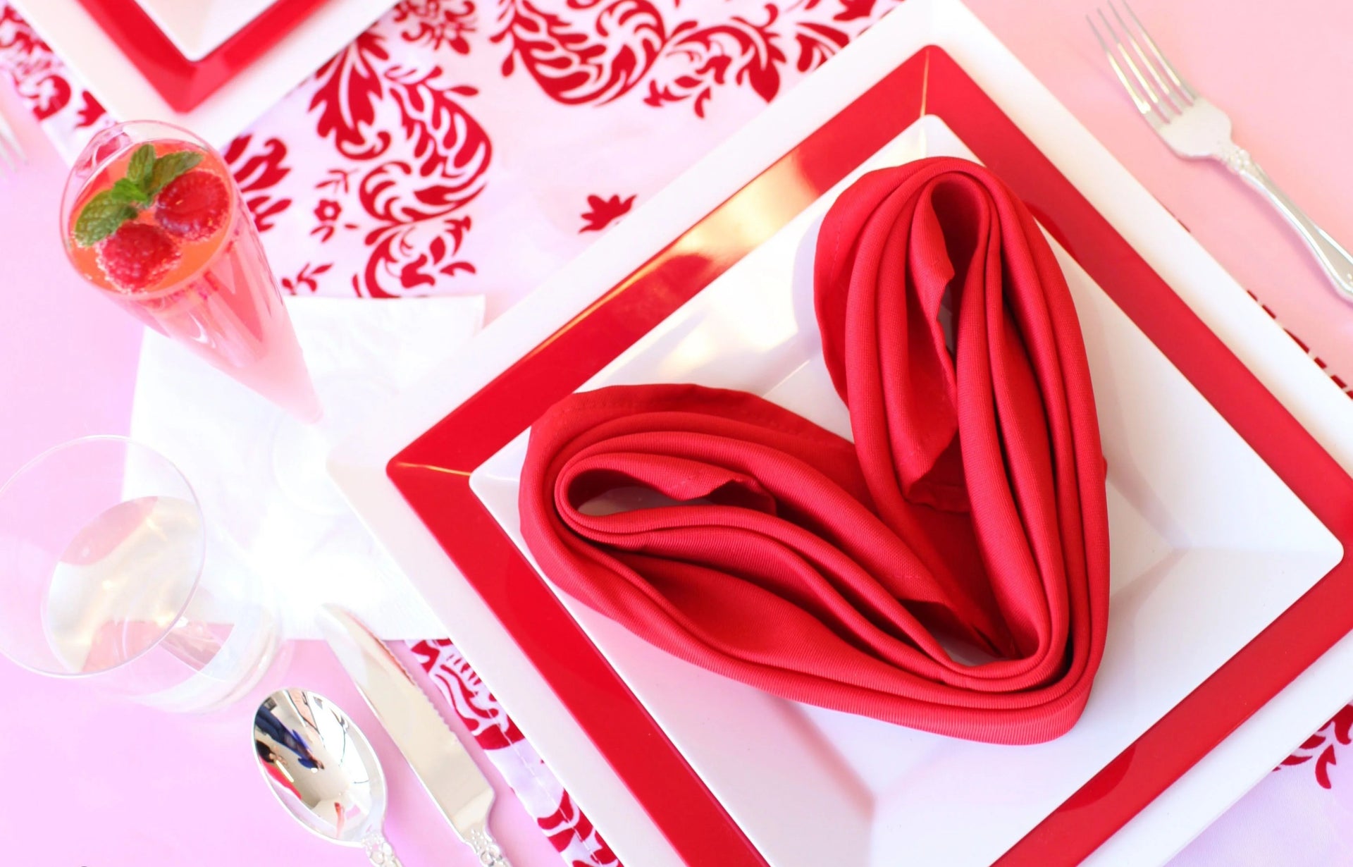 Table for Two: Crafting the Perfect Valentine's Day Tablescape