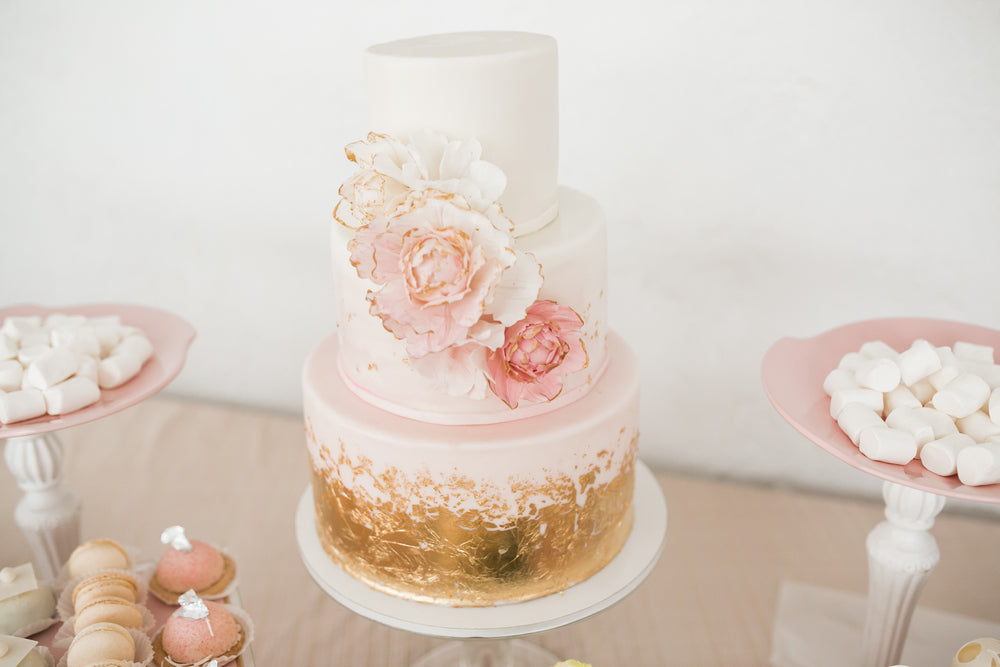 Snow-kissed Delights: Winter Wedding Cake Inspirations