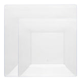 This elegant dinnerware set showcases transparent square plates, perfect for presenting your culinary creations with a contemporary flair
