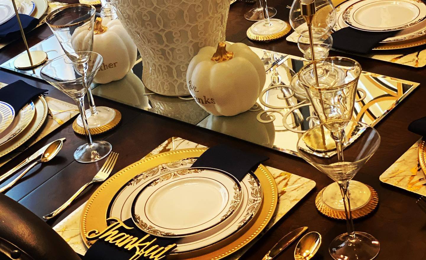 A Touch of Glamour: Elegant Thanksgiving Table Setting Tips