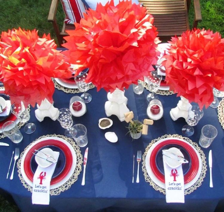 Assembling a Labor Day Party Table with Plasticware