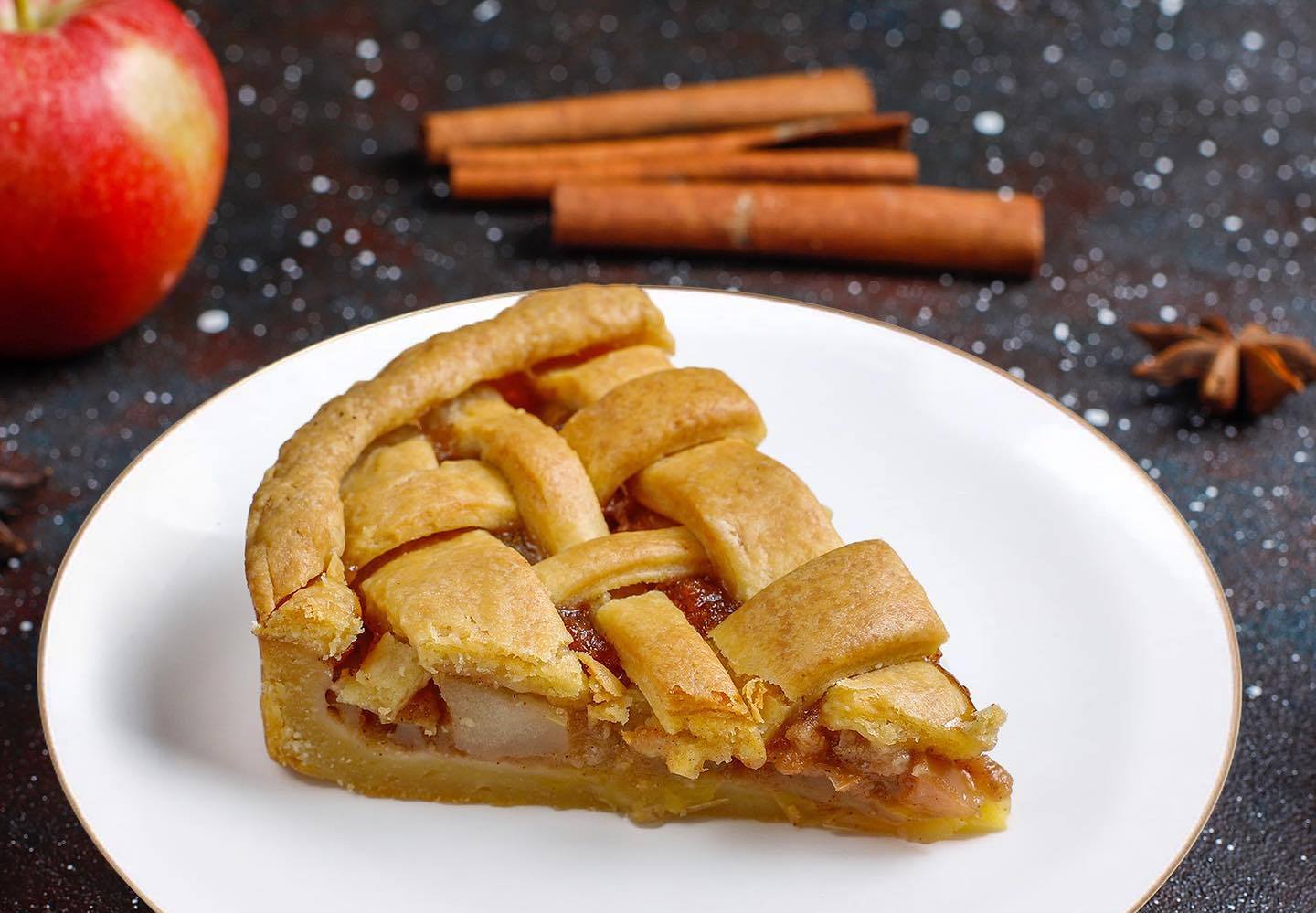 Slice of Autumn Bliss: American Pie Ideas to Elevate Your Gathering Game