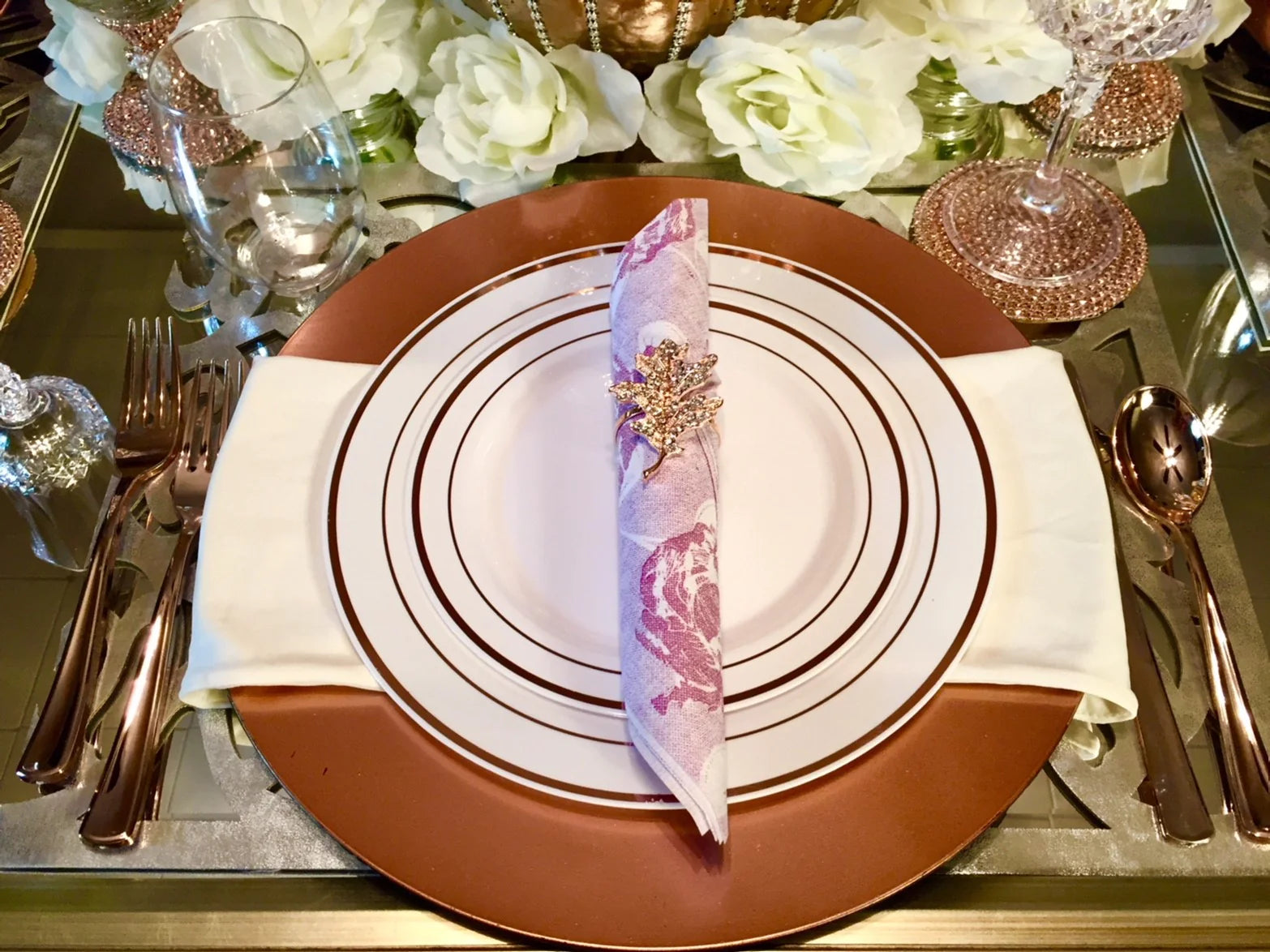 Glamorous Gatherings: Elegant Thanksgiving Tablescaping Ideas