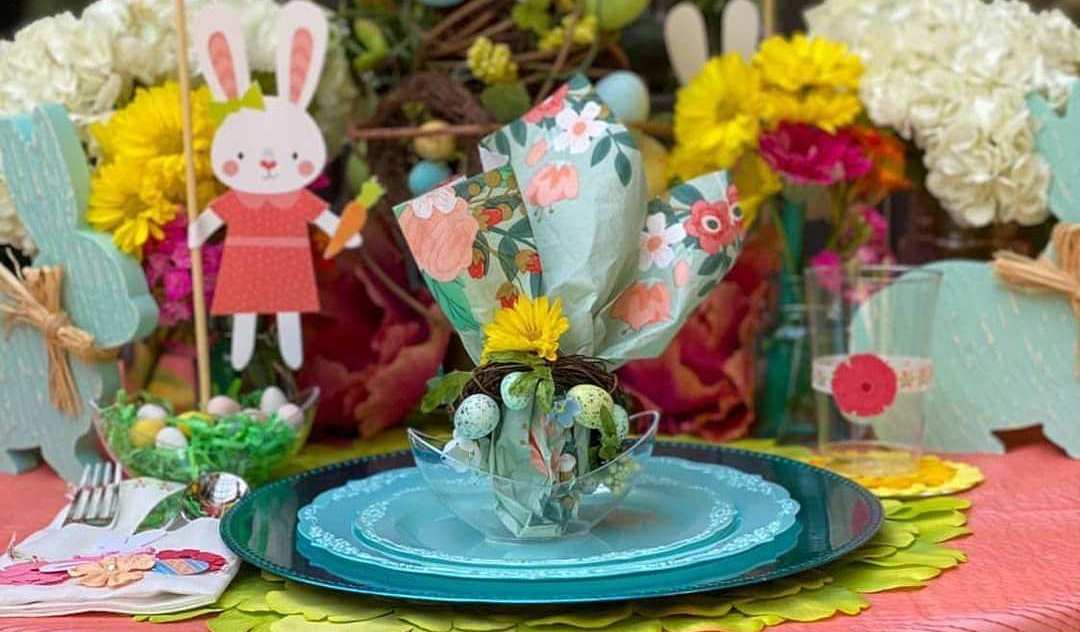 Eggs, Bunnies, and Blooms: A Vibrant Easter Tablescape Ideas