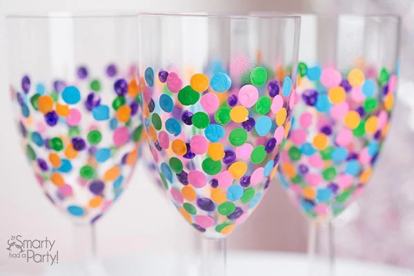 A Bride On A Budget: DIY Glitter Wine Glasses