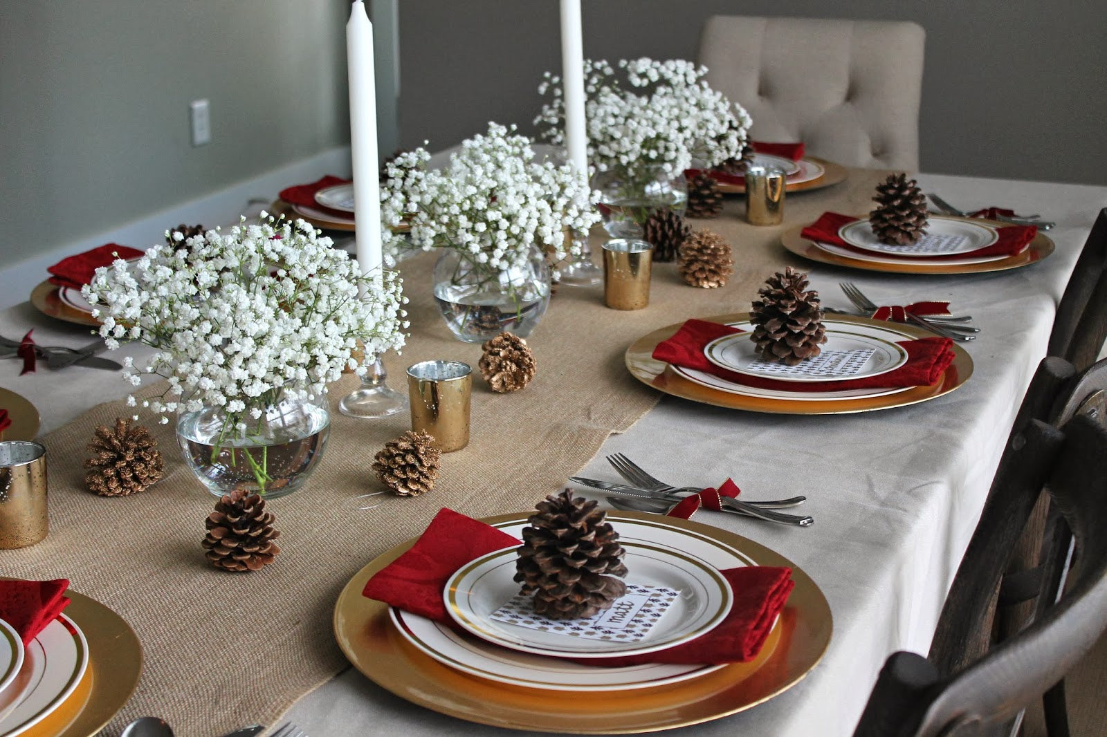Joyful Table Settings: Transforming a Dining Space for the Holiday Season