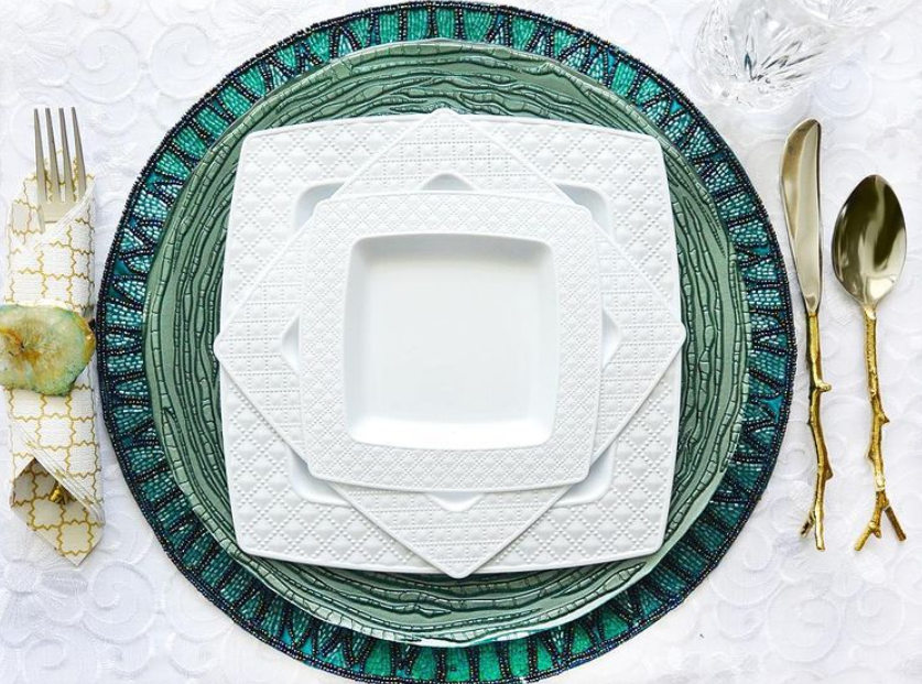 Choosing the Perfect Plate Set for Your Next Party