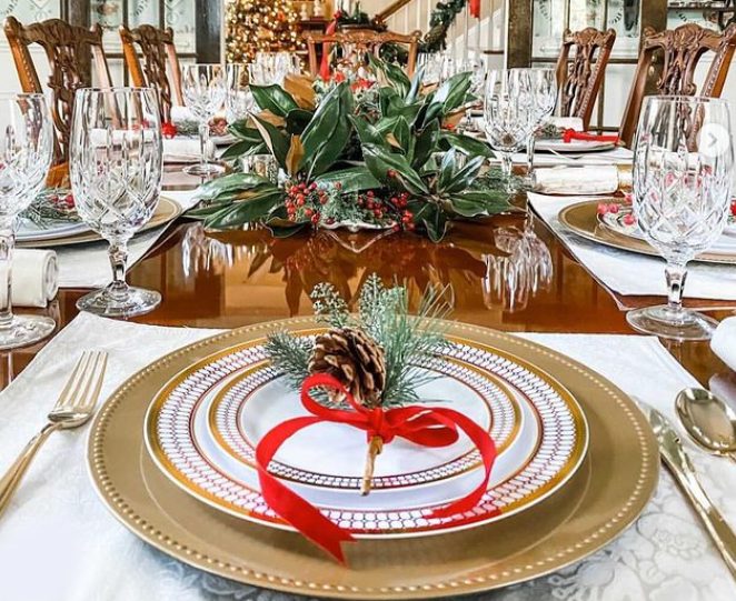 Elegant Christmas Table Decor for a Merrier Celebration