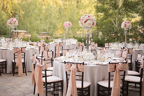 How to Pick the Best Wedding Decoration?