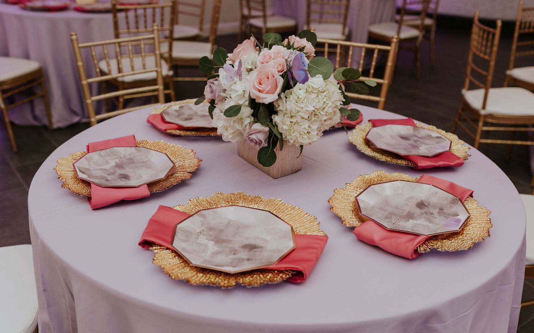 Tips for Decorating Round Banquet Tables
