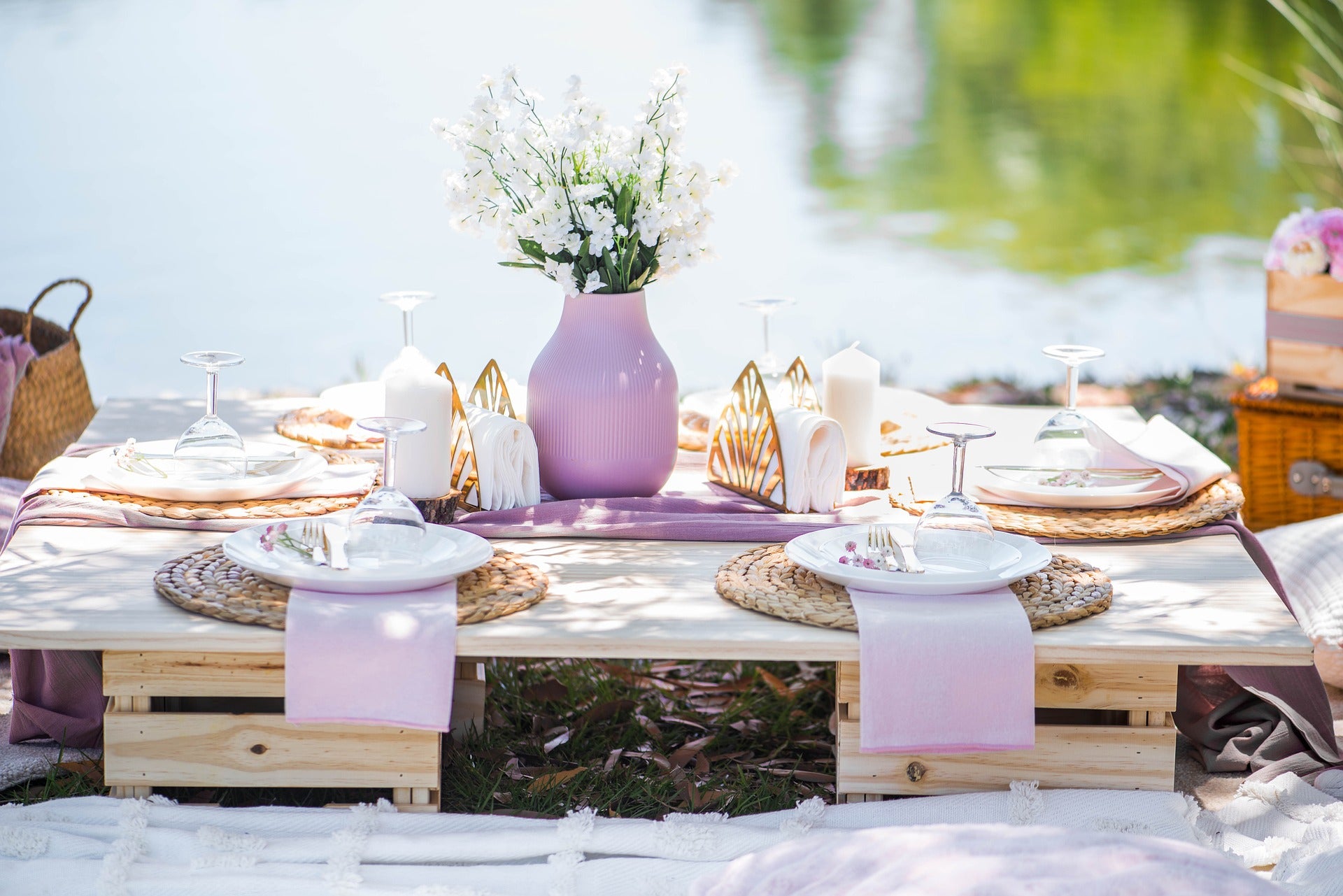 From Blanket to Basket: Creating a Dreamy Spring Picnic Setup