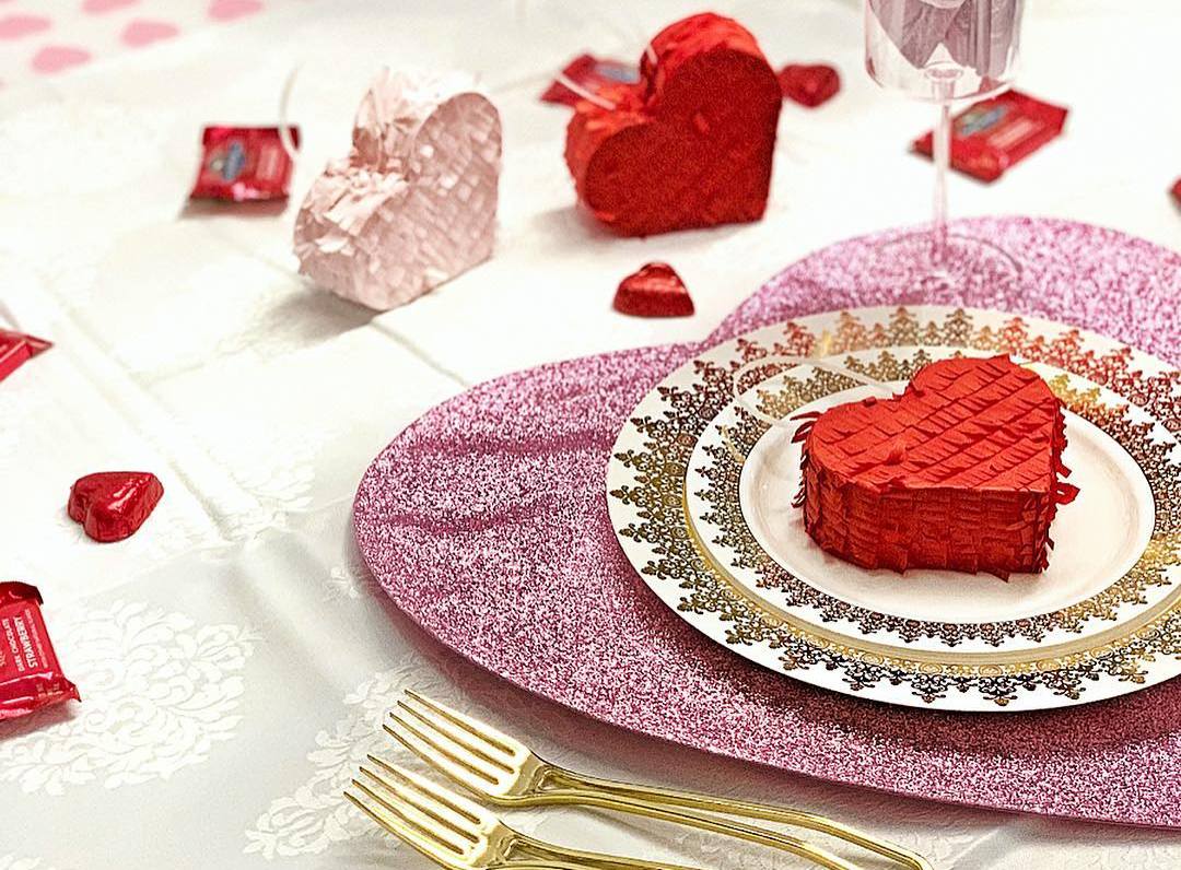 Stylish and Elegant Table Setting for a Perfect Valentine's Day Dinner