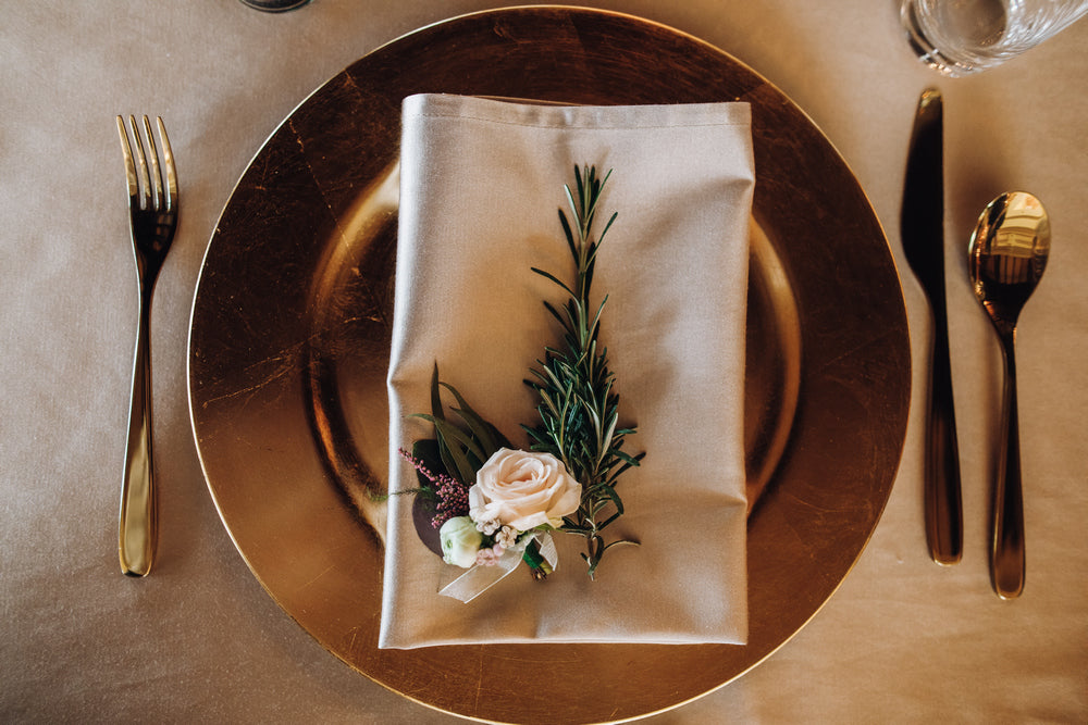 Sleek Sophistication: Ideas for a Stylish Party Place Setting