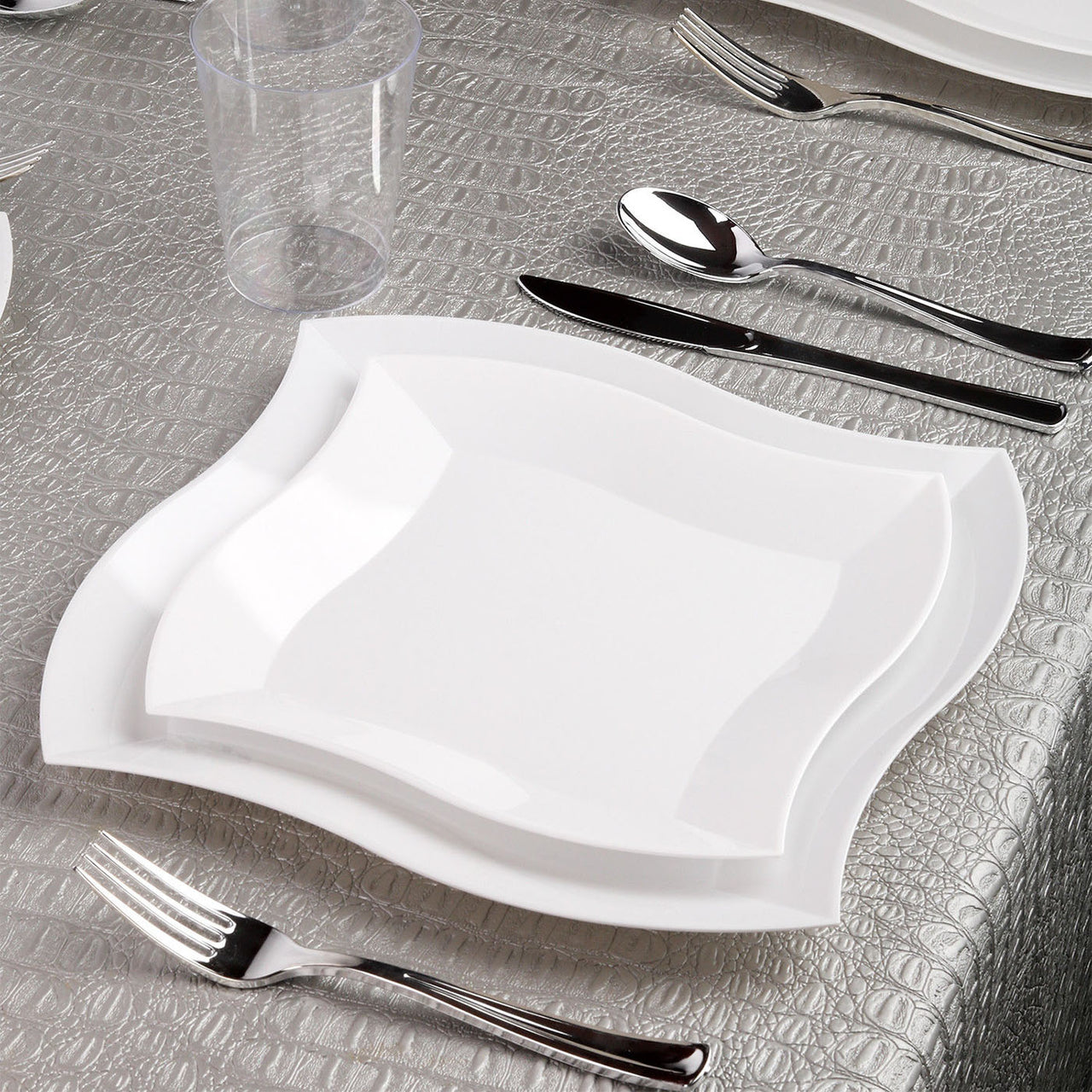 White Wave Plates Collection