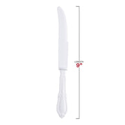 9-inch white disposable plastic dinner knives featuring an intricate Baroque-style handle, ideal for elegant table settings