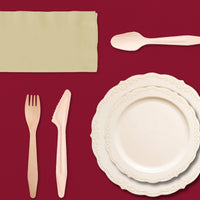 Biodegradable palm leaf tableware providing charms, convenience, and sustainability for autumn parties and Thanksgiving banquets.