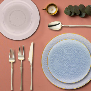 Blue hammered plastic plates with gold trim elevate the vibe of coastal celebrations..