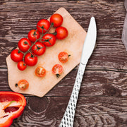 Disposable shiny silver glamour plastic knives, 7.5 inches long, stylish and sturdy, available in a 600-pack for convenience