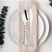 Fancy shiny silver disposable plastic knives, 7.5-inch size, sleek and stylish, ideal for upscale parties and celebrations