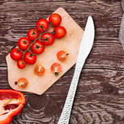 Fancy silver hammered plastic knives, 7.75 inches, bulk 1000-pack – Elegant knives featuring a stylish hammered design, perfect for upscale dining and events.