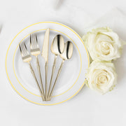 Stylish and durable shiny gold plastic dinner knives, 8.8 inches, perfect for catering and formal dining