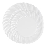 This versatile disposable dinnerware set features clear plastic plates, perfect for both casual and formal occasions